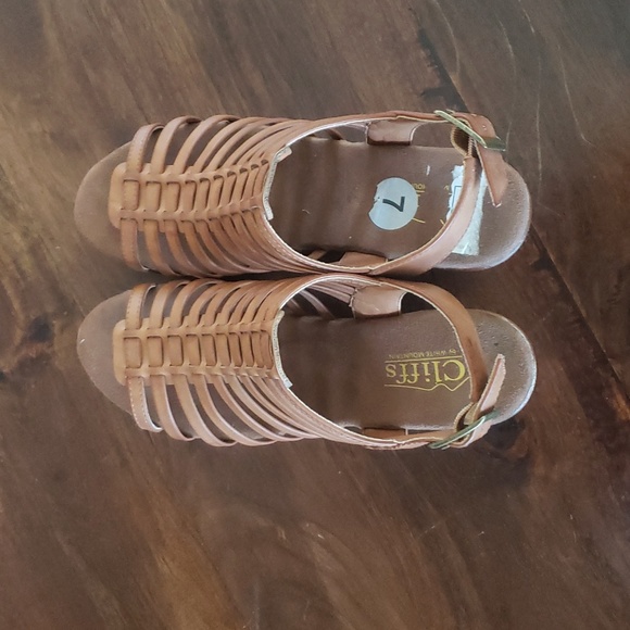 NWOT Cliffs by White Mountain Platforms - Picture 4 of 4